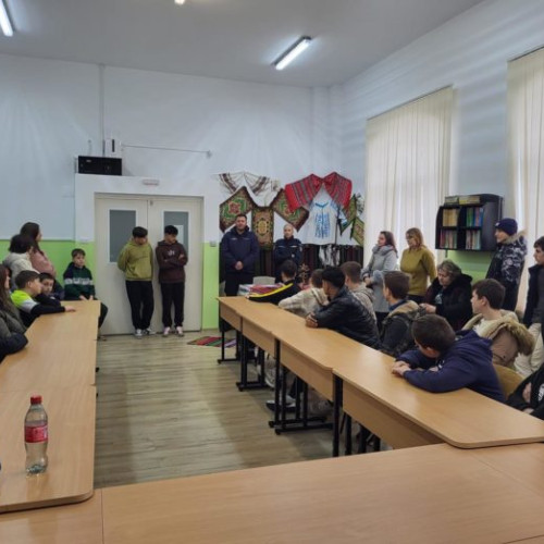 Intâlnire informativă între jandarmi și elevi din comunele Lozna și Dersca