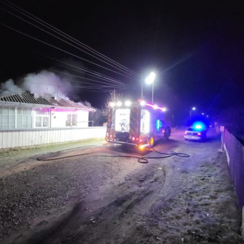 Incendiu devastator în Liveni, un bărbat de 60 de ani în dificultate