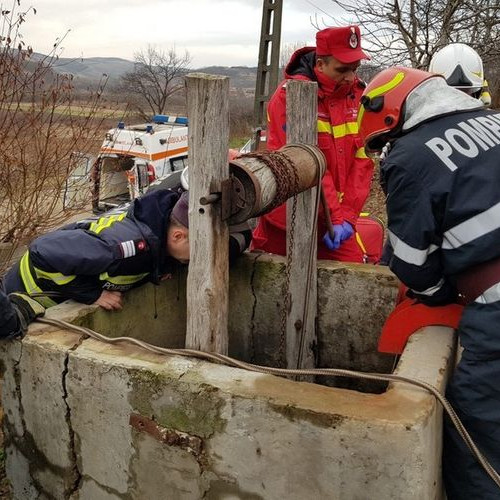 Femeie salvată după ce s-a aruncat într-o fântână în Botoșani