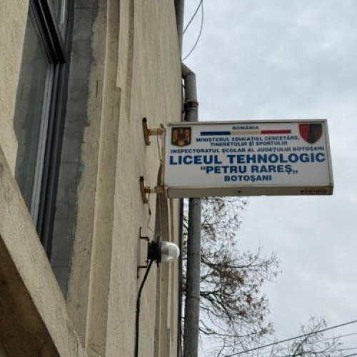 Internatul Liceului Petru Rares din Botoșani, într-o stare critică
