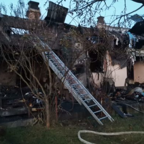 Familiile din Bucecea se confruntă cu o tragedie după un incendiu devastator