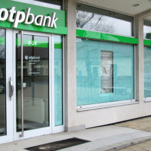 Banca Transilvania începe distribuția cardurilor BT pentru clienții OTP Bank