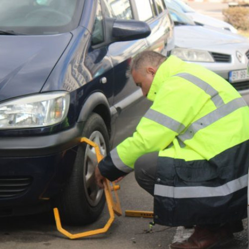 Poliția Locală sancționează șoferii care au parcat neregulamentar în Botoșani