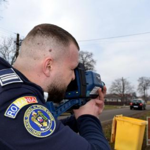 Un tânăr de 19 ani a fost prins conducând cu 170 km/h în Dorohoi