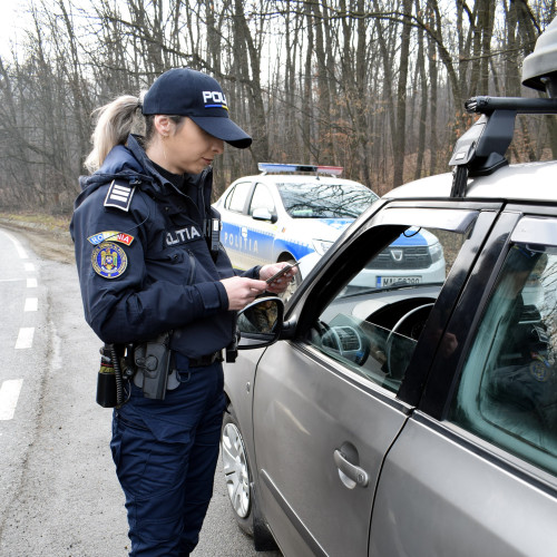 Amenzi și permise reținute în urma unor acțiuni ale poliției la Săveni și Darabani