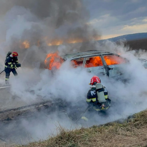 Incendiu auto pe un drum din Botoșani