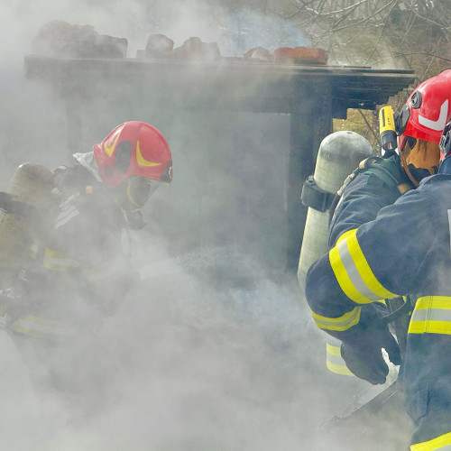 Incendiu, astăzi, într-o localitate din Botoșani. O casă a luat foc