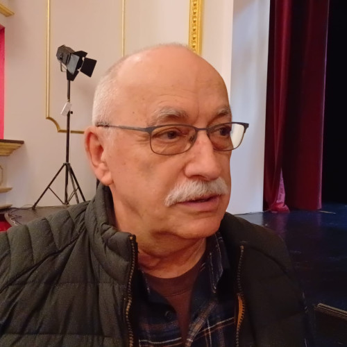 Scenograful care a dat viață spectacolelor, la Teatrul „Mihai Eminescu” Botoșani peste 50 de ani, trimis acasă de ordonanța „trenuleț”. „Sunt bucuros că am servit această instituție”