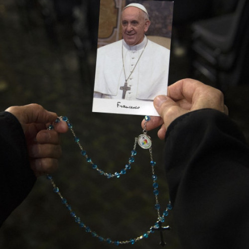 Papa Francisc, spitalizat cu pneumonie dubla, starea sa rămâne rezervată