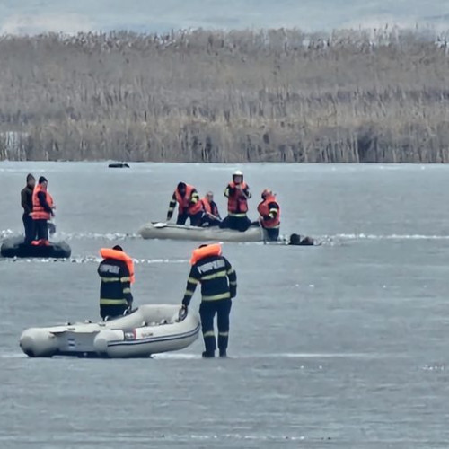 Intervenție de urgență în localitatea Rogojesti după ce trei pescari au căzut în apă