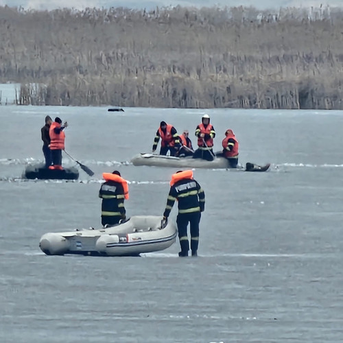 Trei pescari salvați după ce au căzut în râul Siret