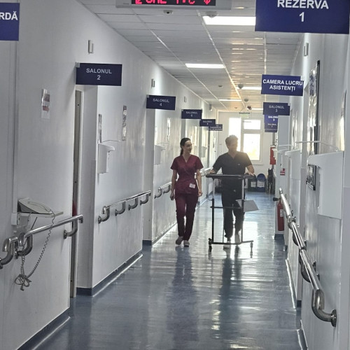 Zeci de absolvenți ai școlilor sanitare fac voluntariat la Spitalul Județean