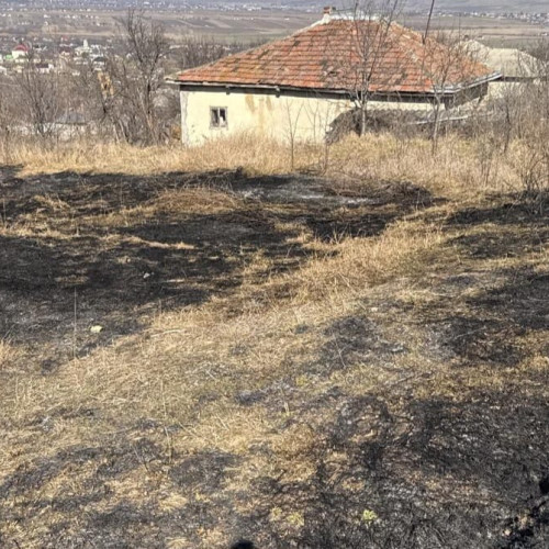 Incendii de vegetație în județul Botoșani, intervenție rapidă a pompierilor