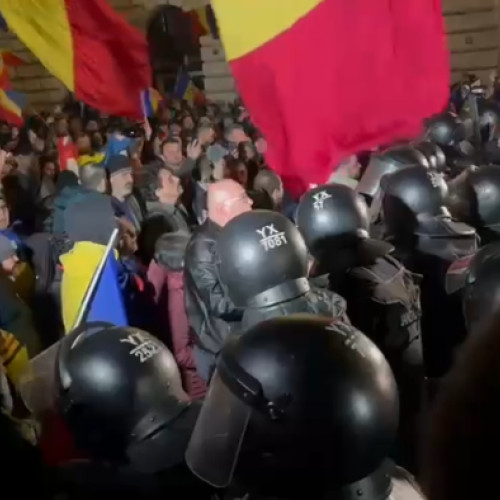 Violente la protestul împotriva respingerii candidaturii lui Călin Georgescu