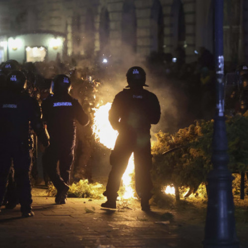 Protest violent la sediul BEC după anularea candidaturii lui Călin Georgescu