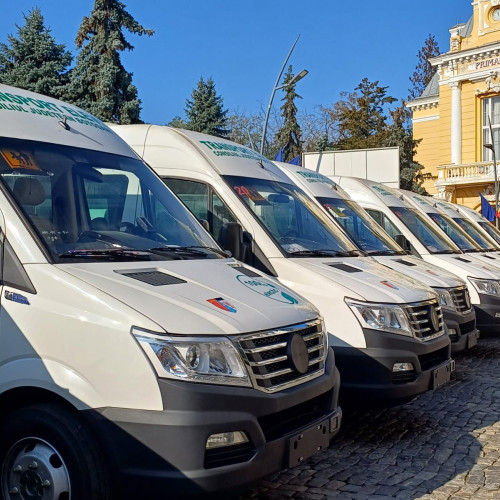 Peste 26 de microbuze școlare electrice blocate în Botoșani