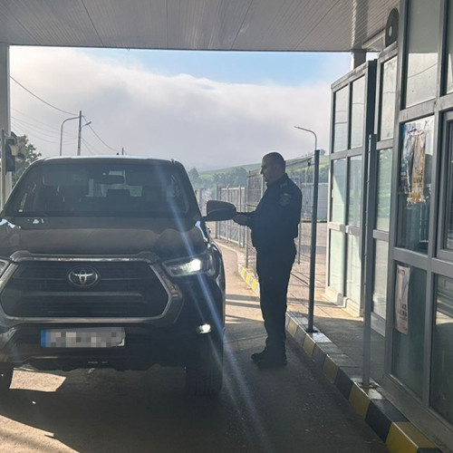 Tânără prinsă la volanul unei mașini furate în valoare de 50.000 de euro