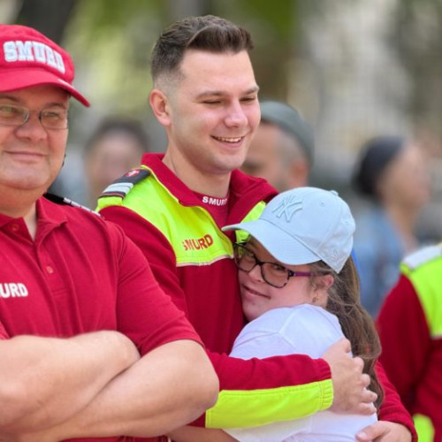 Pompierii din Botoșani, parteneri de joacă pentru tinerii cu dizabilități