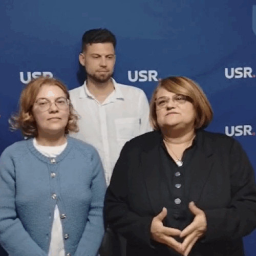 Sărbătoare la sediul USR Botoșani după exit-poll-uri