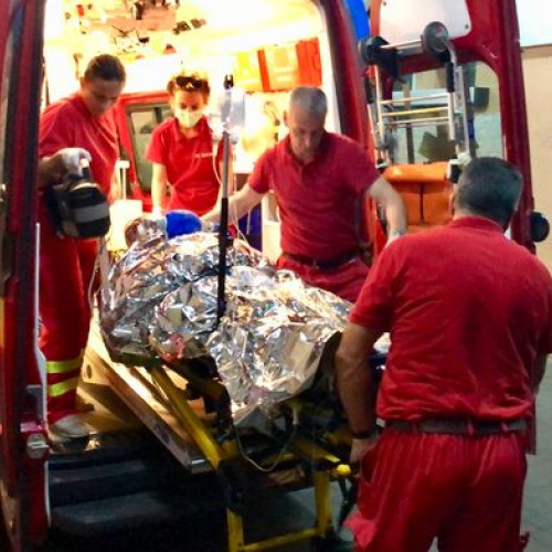 Un bătrân de 76 de ani, în stare critică după un incendiu la locuință