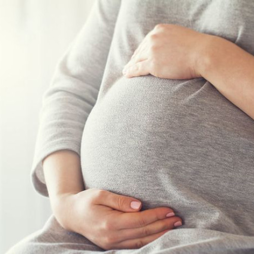 O elevă din Botoșani a anunțat că este însărcinată la 15 ani
