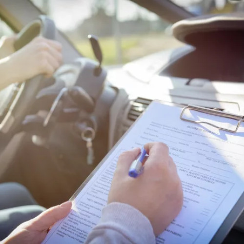 Schimbări în legea circulației: Soferii trebuie să plătească amenda pentru a reduce suspendarea permisului