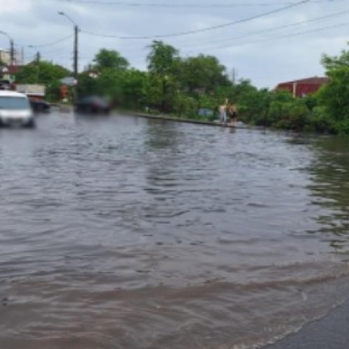 Strada inundată în Botoșani din cauza ploilor torențiale