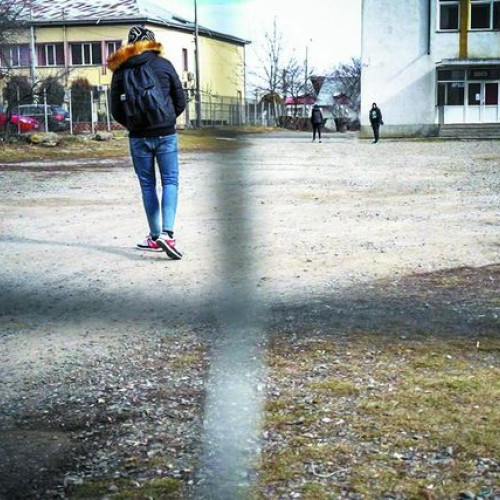Elev bătut la Școala Gimnazială Nr. 1 Săveni, conducerea a ignorat incidentul