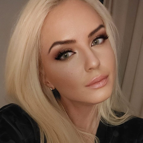 Femeie de 42 de ani se luptă cu cancer mamar invaziv și solicită ajutor