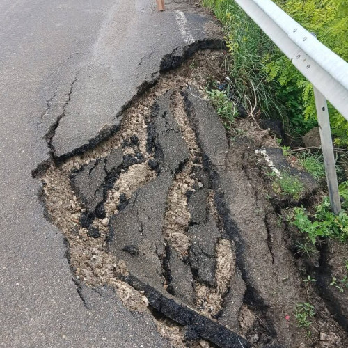Drum national din județul Botoșani surpat din cauza ploilor recente