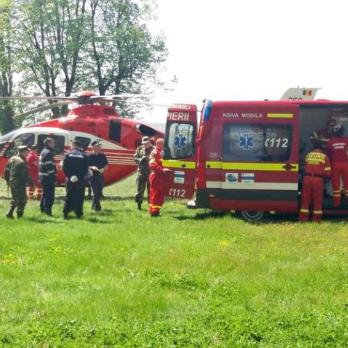 Ambulanța aeriană a fost din nou solicitată la Botoșani, după incidentul de vineri, potrivit monitorulbt.ro. După ce un elicopter SMURD a preluat o femeie cu probleme cardiace, acum aeronava a fost chemată pentru un bărbat de 63 de ani, diagnosticat cu sindrom coronarian acut NON-STEMI.