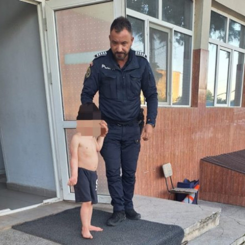 Copil de 4 ani descoperit singur pe străzile din Botoșani după ce a căzut de la etaj
