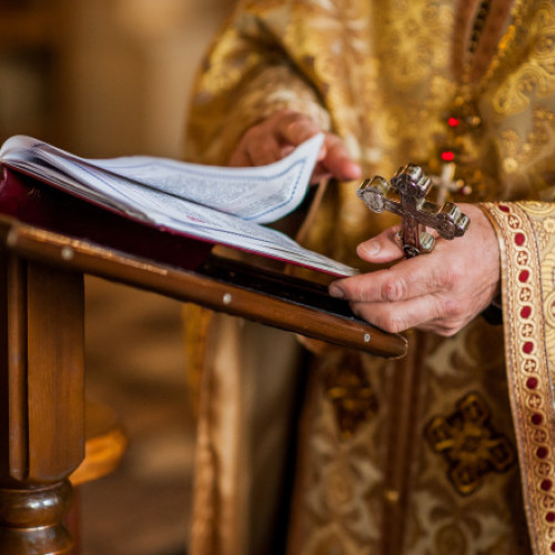 Luna iunie 2025 reprezintă o perioadă foarte importantă din punct de vedere spiritual în calendarul ortodox, fiind marcată de multiple sărbători și momente de reflecție religioasă. Potrivit digi24.ro, această lună include evenimente precum Pogorarea Duhului Sfânt și pomenirea Sfinților Apostoli Petru și Pavel, evenimente ce au o mare semnificație pentru creștinism.