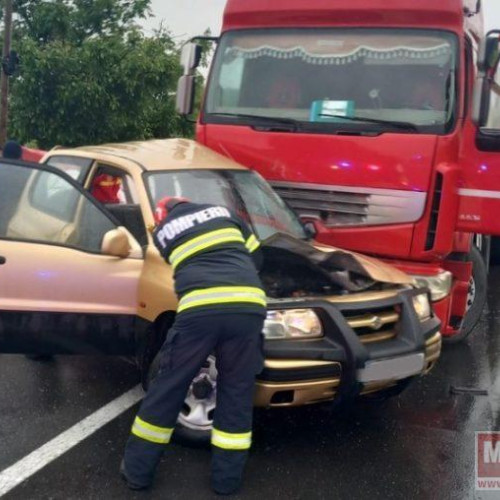Accident grav pe E58 în apropiere de Flamanzi: o tânără însărcinată și soțul său răniți