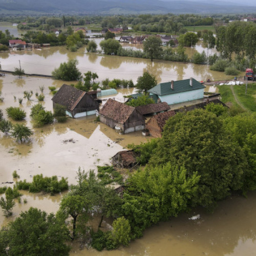 Inundații și intervenții ale pompierilor în mai multe județe din țară