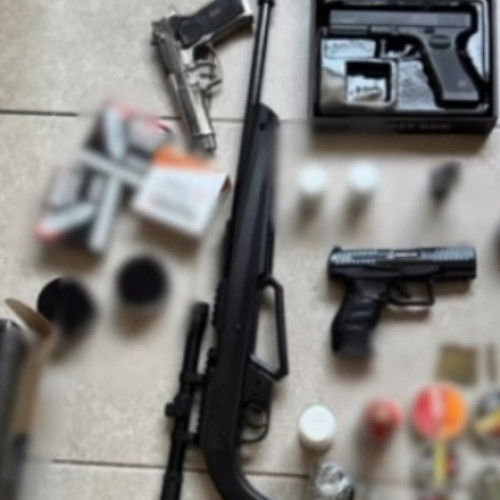 Percheziții în București și județul Argeș pentru arme neletale și muniție
