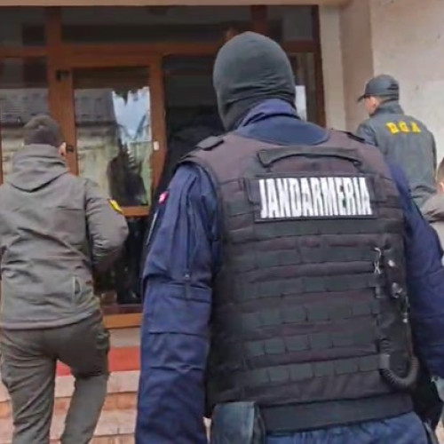 Botosaneanul Marcel Birsan, el fiind implicat într-un dosar de corupție, a scăpat de măsura arestului la domiciliu, conform unei decizii a Curții de Apel Suceava. Potrivit botosaninews.ro, instanța a înlocuit această măsură cu controlul judiciar pentru o perioadă de 60 de zile, după ce afaceristul a contestat hotărârea inițială a Tribunalului Suceava. În timpul procesului, Birsan a fost acuzat că ar fi oferit mită primarilor din Mihai Eminescu și Flămânzi, Verginel Gireada și Dan Oloeriu, și a fost interzis să ia legătura cu aceștia, precum și cu 21 de martori, angajați și colaboratori ai săi, inclusiv cu vicepreședintele Consiliului Județean, Constantin Bursuc.