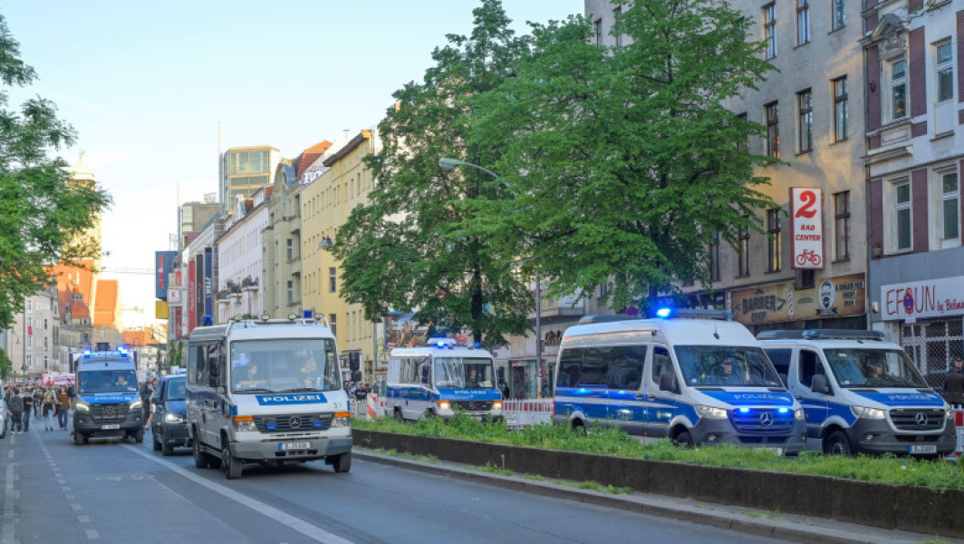 Femeie împușcată de poliție în München după un atac cu cuțitul