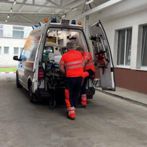Alertă pe strada Calea Națională din Botoșani: tânăr luat de la volan de echipajele medicale