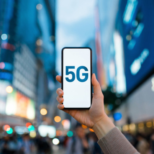 Video Val de conspirații despre antenele 5G. Patru din 10 români cred că le fac rău. Mesajul ANCOM despre controversele legate de tehnologie