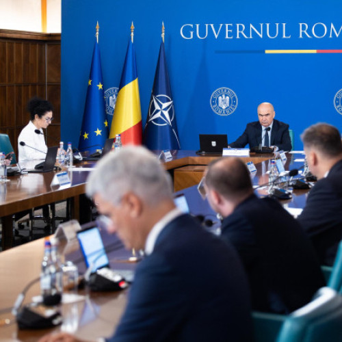 Guvernul Bolojan taie din privilegii: cum arată ordonanța de urgență care blochează transferurile și cumulul pensie-salariu
