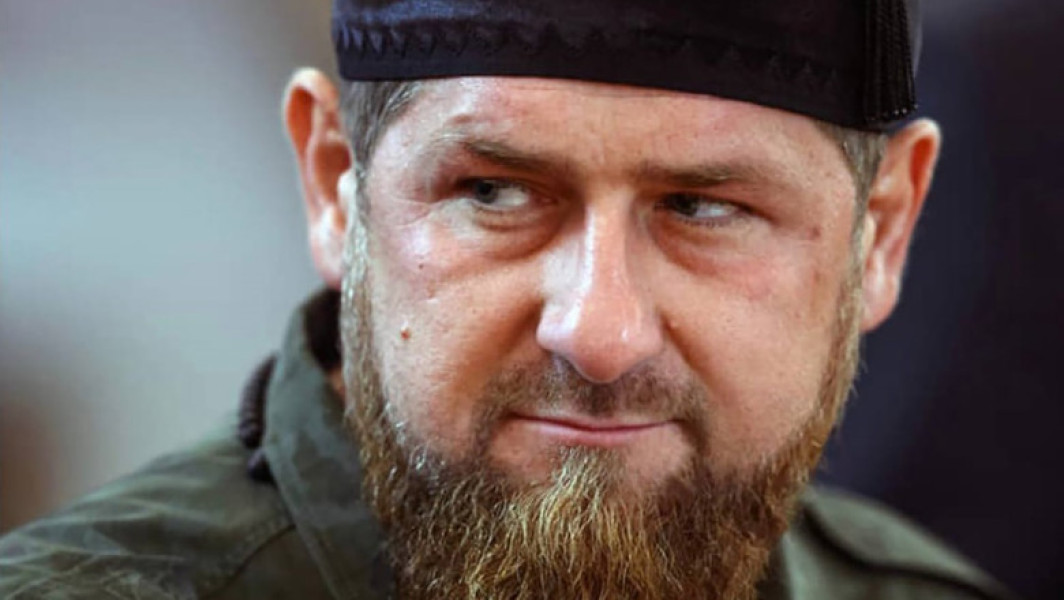 Ramzan Kadîrov, acuzat în lipsă de crime de război în Ucraina. Ar fi folosit soldați capturați drept scuturi umane pe acoperișuri