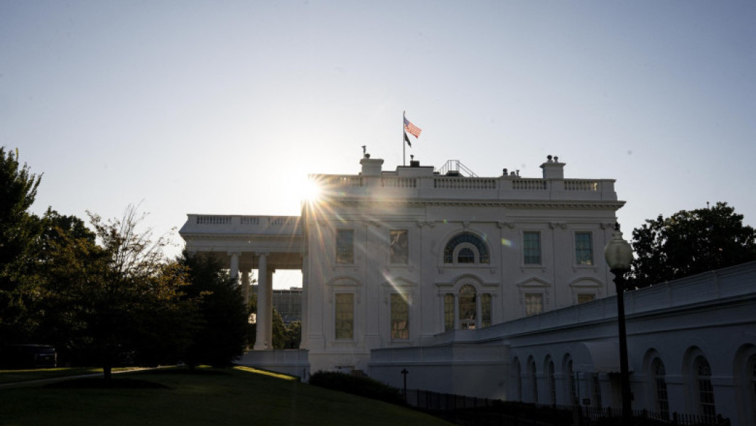 Obiect aruncat la fereastra Casei Albe stârnește teorii și replici ale lui Trump