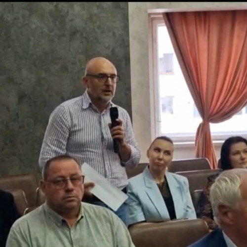 Consilier botoșănean donează laptopul CJ unui elev olimpic