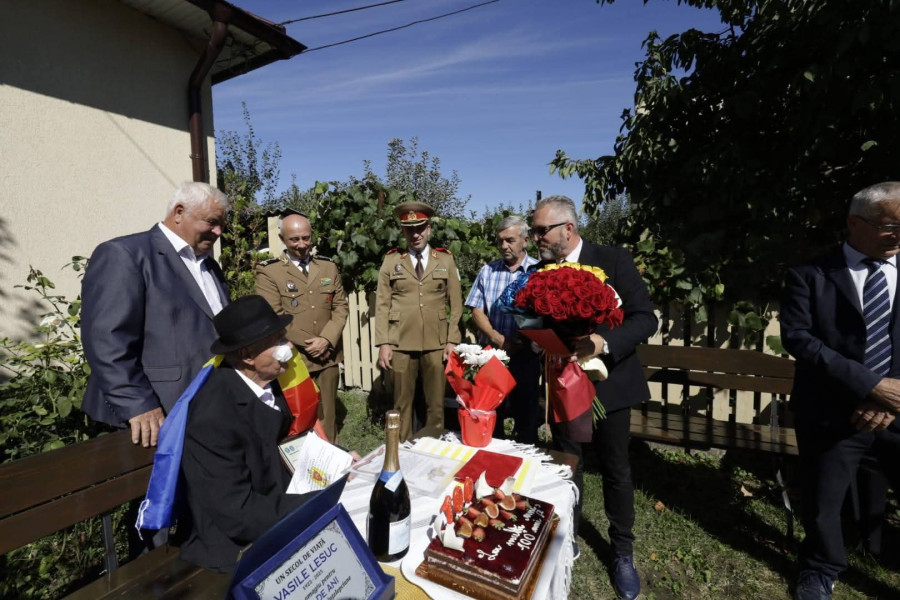 Vasile Lesuc din Tudora a împlinit 100 de ani, simbol al credinței și muncii