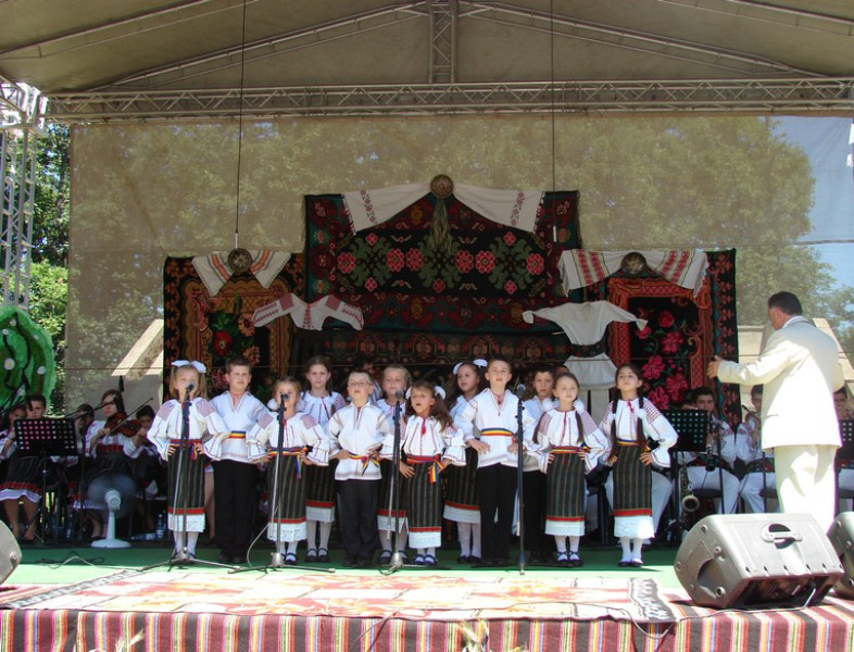 Festivalul Mugurelul revine la Dorohoi cu peste 500 de artiști din țară și străinătate