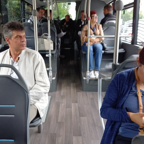 Primul autobuz pe hidrogen și baterii electrice prezentat în România, la Iași