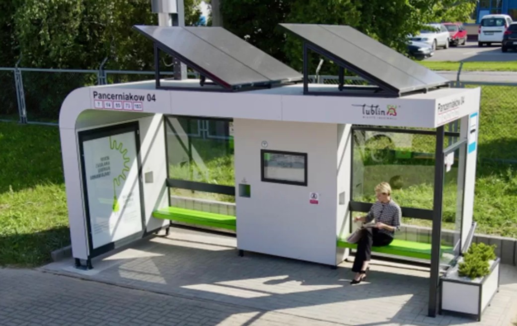 Primăria Botoşani construiește 26 de stații de autobuz inteligente cu Wi-Fi și încărcătoare wireless