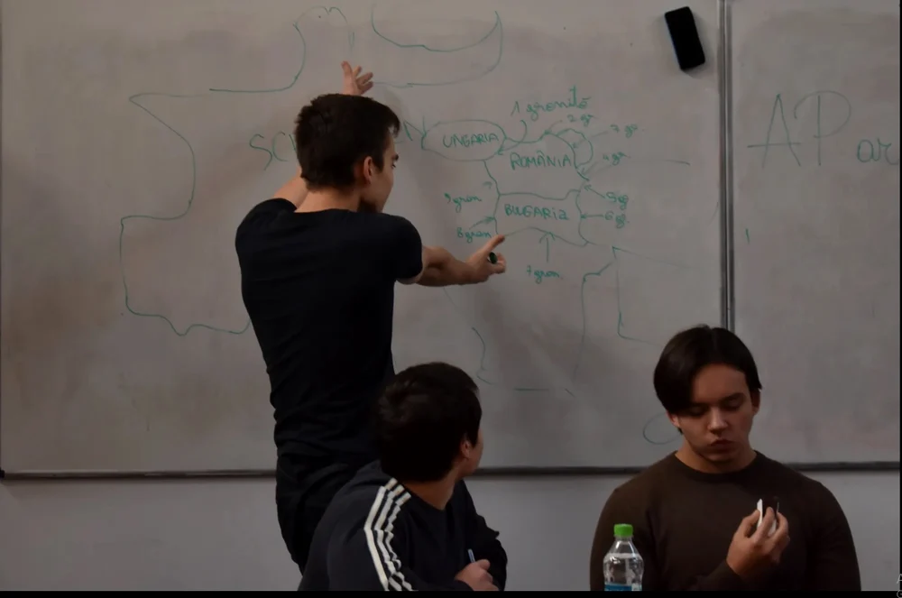 Clubul de dezbateri „Ghilotina” de la Colegiul AT Laurian împlinește 25 de ani de activitate