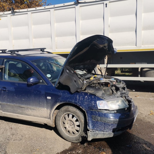 Accident rutier în Huțani cu un autoturism și un camion implicate
